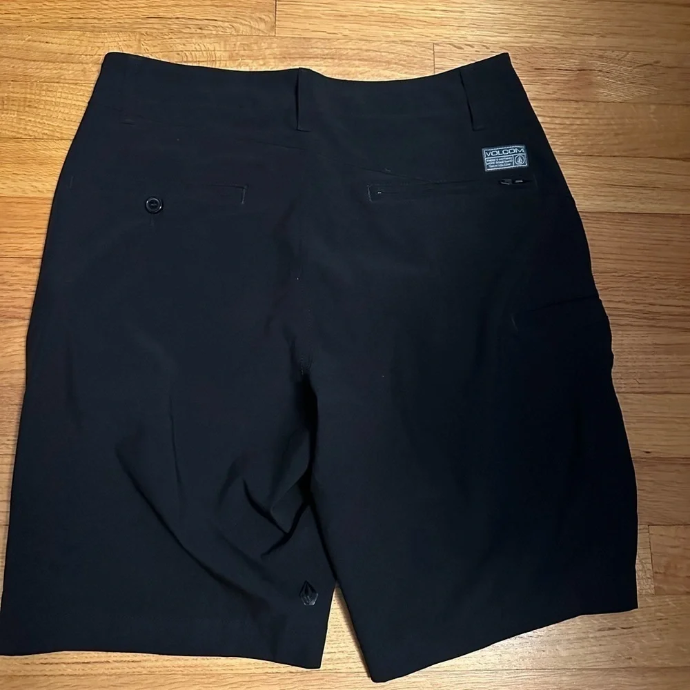 Volcom Black Utility Shorts size 30 (b2